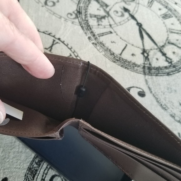 Penguin Men's Leather Wallet - Picture 4 of 6